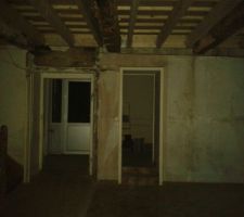 Le plancher vu du dessous...avec un solivage plus aux normes :))