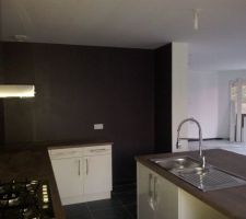 La cuisine est pos&eacute;e !!