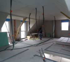 Vu de l'&eacute;tage...les rails sont pos&eacute;s !