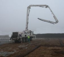 Déploiement du bras du camion pompe