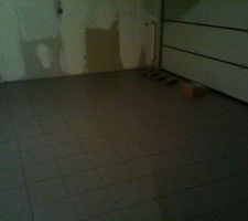 Garage carrel&eacute;