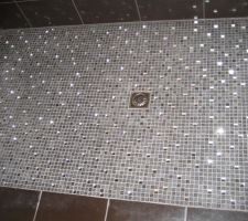 Douche italienne de la suite parentale.