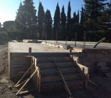 Super ! tout avance comme convenu, le plancher est coul&eacute; !!!