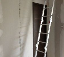 Les portes de chez Lapeyre ont été posées. Elle rendent bien (ce sera encore mieux une fois le mur peint bien sûr :D)