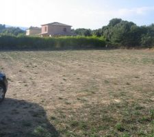 Terrain vu du Sud-Est vers Nord-Ouest