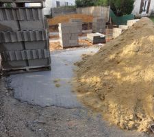 Chemin d acces avec coulure de beton...