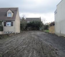 Et voilà un terrain bien rasé après quelques jours de démolition et de nettoyage. Il ne reste plus qu'à le remplir ;-)