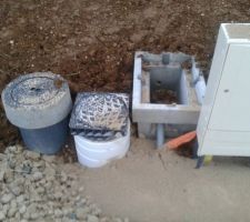 Evacuation eaux us&eacute;es, t&eacute;l&eacute;com, Edf et arriv&eacute;e d'eau.