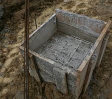 T&ecirc;te de pieux partiellement coul&eacute;e.