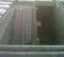 L'escalier en béton sera coulé en même temps que la dalle. Très beau travail de préparation notre maçon.