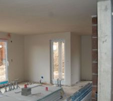 Salon, platre projeté sur mur et plafond