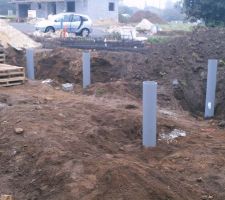 Les fondations de notre future terrasse bois.