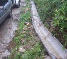 Ecoulement le long du chemin, posé avec madame en 2 jours
