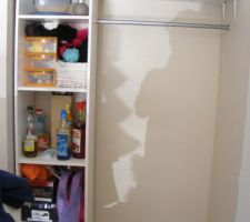 Placard de l'entr&eacute;e, ne manque plus que les vantaux