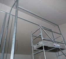 Détail des cloisons des placards qui séparent les deux chambres d'enfant.