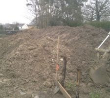 D&eacute;primant le tas de terre :-(