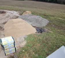 Livraison de 30 t de sable et 45 de cailloux pour l?assainissement