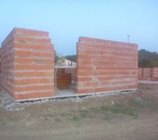 Mur de notre future chambre avec porte fenêtre