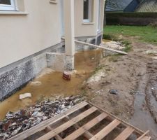 Eau stagnante autour de la maison