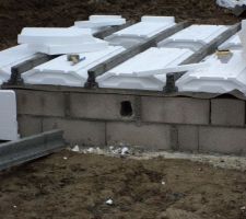 Petit trou pour la circulation d'air dans le vide sanitaire