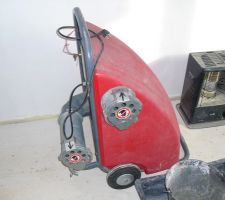 Machine pour souffler la laine en flocons