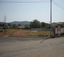 Notre terrain est celui qui fait l'angle
vue du haut