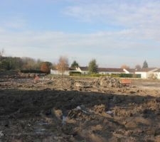 Les travaux de viabilisation ont bien commenc&eacute;, la route est faite