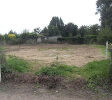 Vue du terrain de la rue