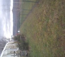 Acces au terrain le long du voisin