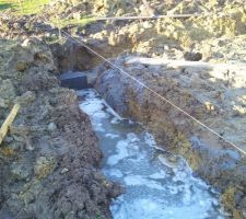 Et oui, sous 10cm de flotte, c'est bien notre semelle de fondation....