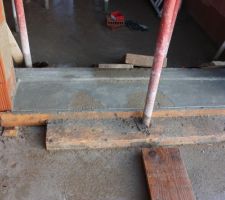 Seuil de la porte-fen&ecirc;tre du s&eacute;jour, pas tr&egrave;s beau...