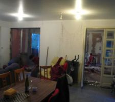 La porte fenetre donnant avant sur l'extérieur est toujours en place !