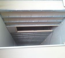 Les cloisons avec la peau int&eacute;rieur de pos&eacute;