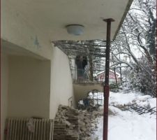 A la suite l'escalier extérieur est déposé