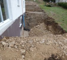 Fenetre sous sol avant enrochement