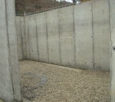 Partie inférieure de la terrasse qui servira de cave et d'atelier