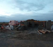 Le garage presque termin&eacute;