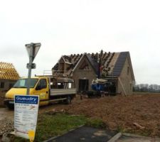 Jeudi 20 décembre 2012 : Travaux de couverture en cours.