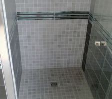 Sol de douche choisi :  convivium cemento
carbonel