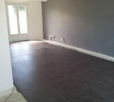 Carrelage du RDC, aujourd'hui terminé ;)