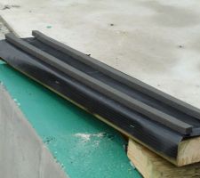 Détail lisse basse avec barrière de capillarité et joints d'étanchéité à l'air.
