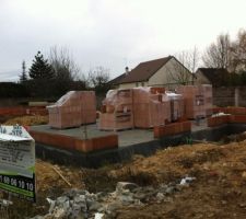 Nous avons eu de la chance : 2 jours apr&egrave;s avoir coul&eacute; la dalle, le gel arrivait !