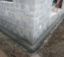 J46_Socle du drain avec pente (mur sud)