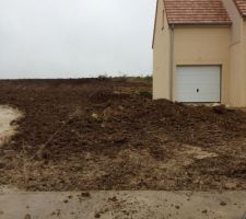 Terrassement et évacuation des terres en cours