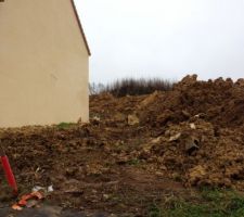 Terrassement et évacuation des terres en cours