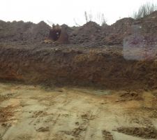 Terrassement et évacuation des terres en cours