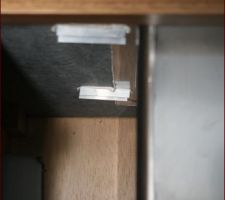 Cuisine
Meubles en ch&acirc;taigner
Plan de travail en granit noir
Evier Luisinox