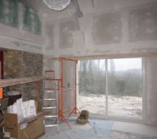 Poncage des bandes dans la salle a manger