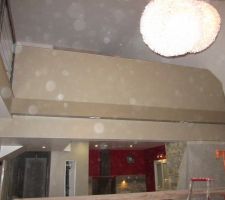 Peinture de la rambarde de l'&eacute;tage