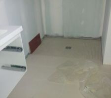 Carrelage salle de bains rez de chauss&eacute;e